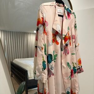 Babaton Aritzia Quincey Floral Duster Trench Jacket w/ Pockets Beige Pink XS